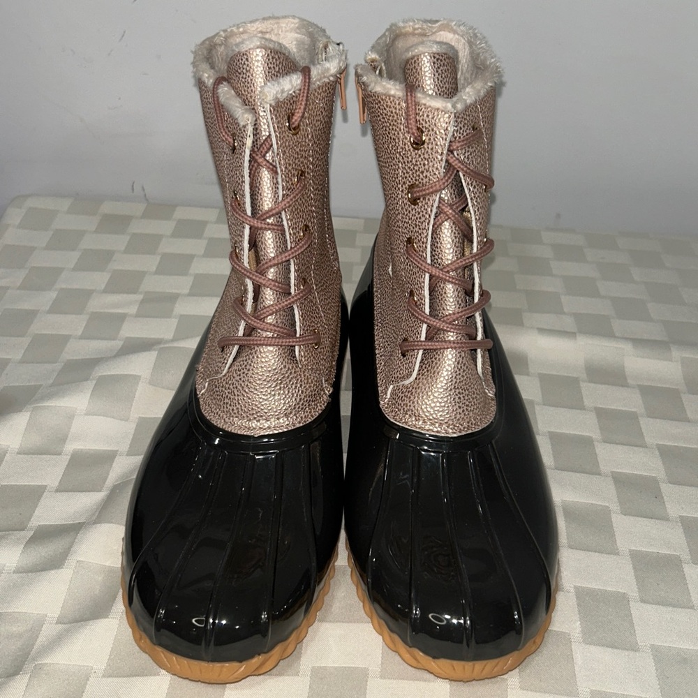 Sporto Women's Lace Up Boots - Black and Metallic Rose Gold